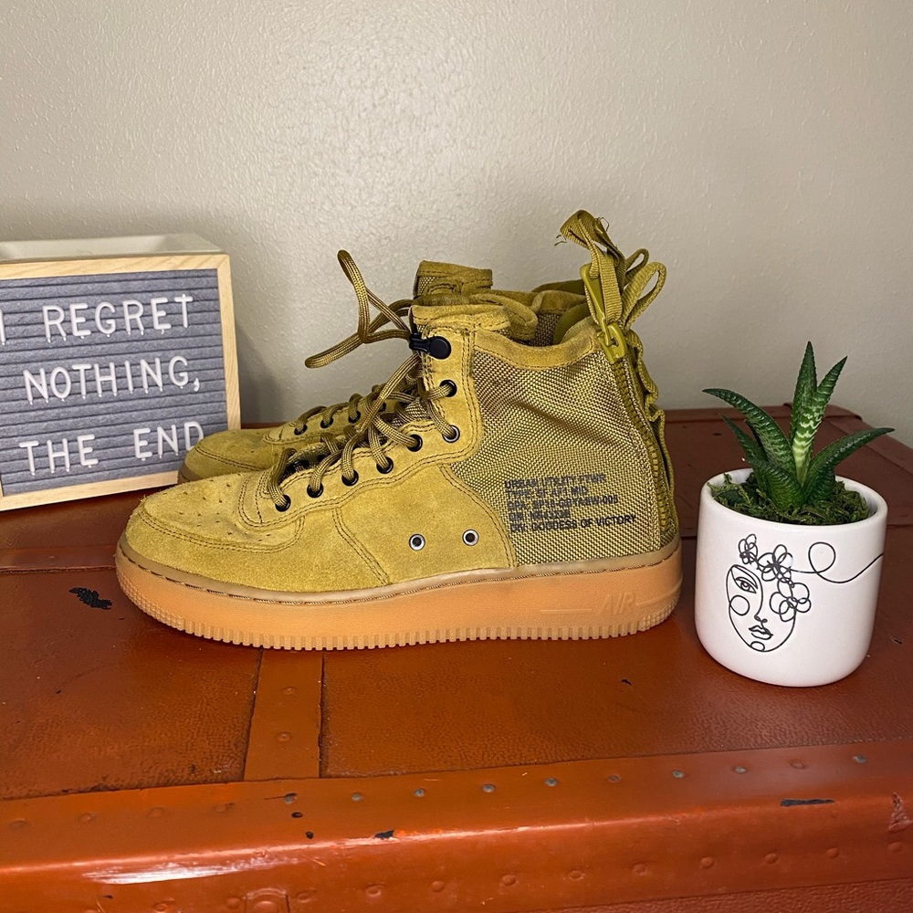 Nike Air Force 1 Mid Desert Moss
